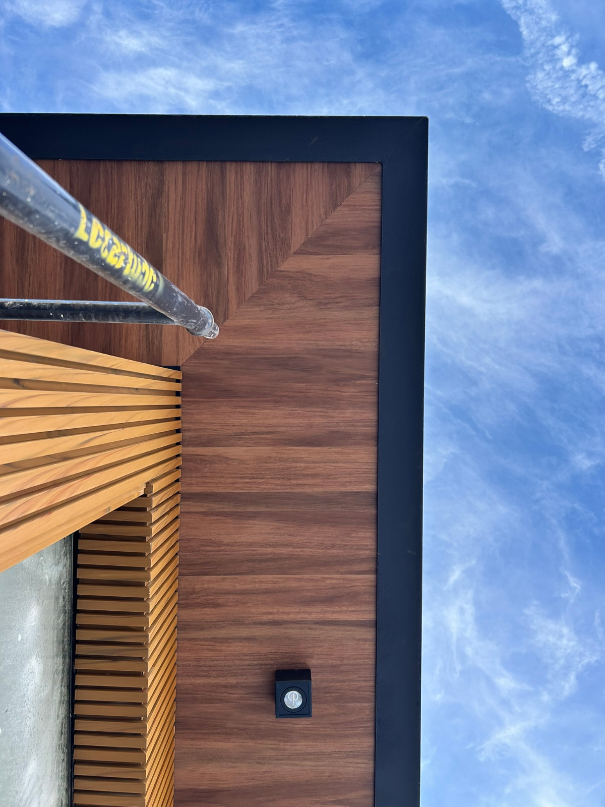 Slide /images/ser5.jpeg