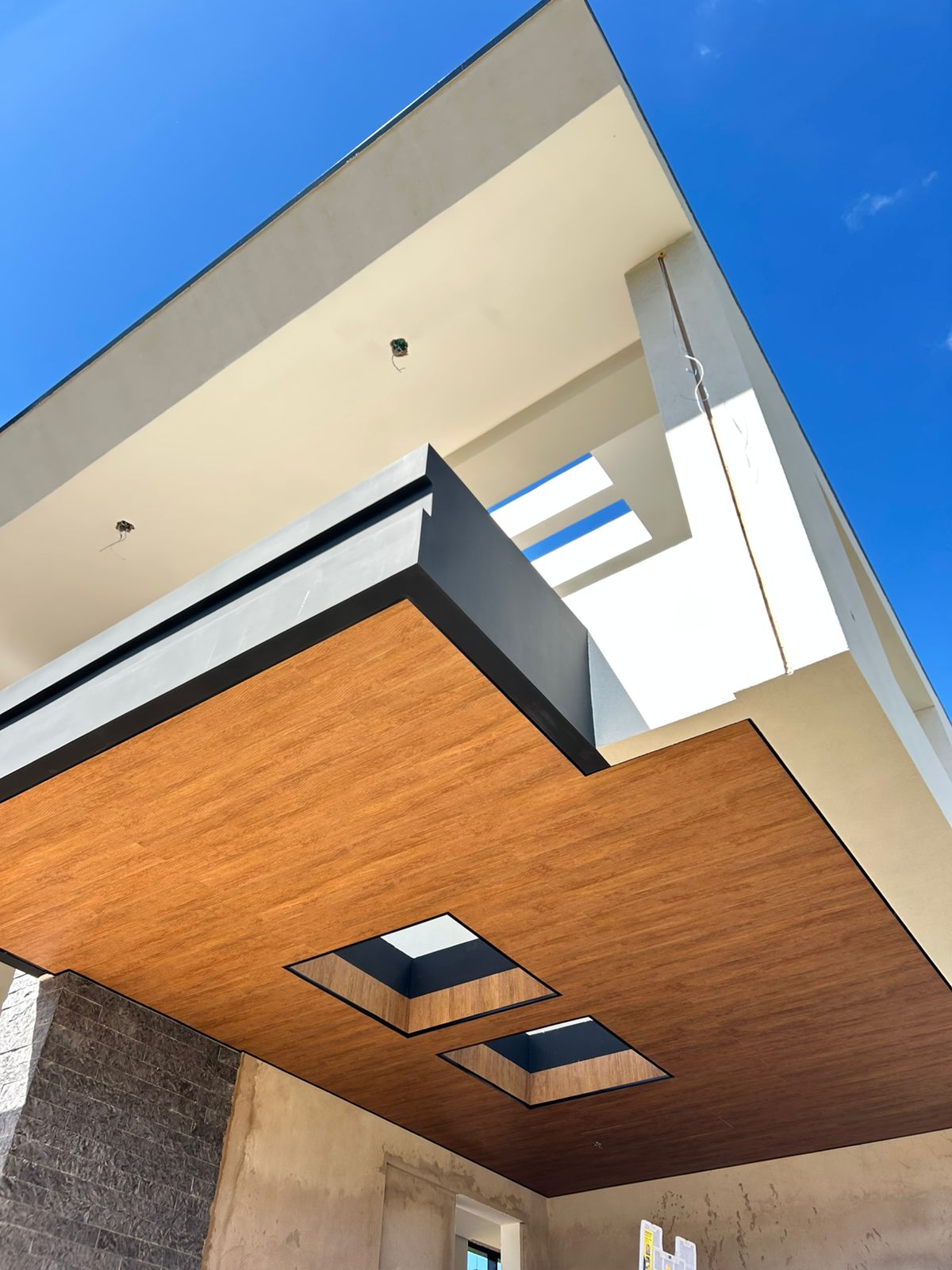 Slide /images/ser6.jpeg